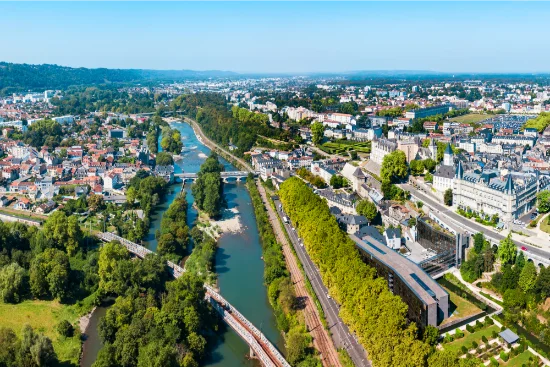 Pau ai piedi dei Pirenei vicino a Lourdes