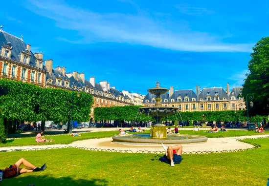 place-des-vosges-marais-parigi